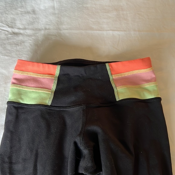 Lululemon reversible wunder under crop 21” - Picture 2 of 3